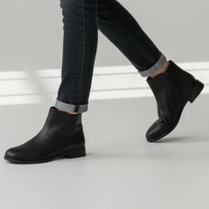 VIONIC Booties Ankle Super Soft Leather Weather Resistant Nubuck Black Size 8.5